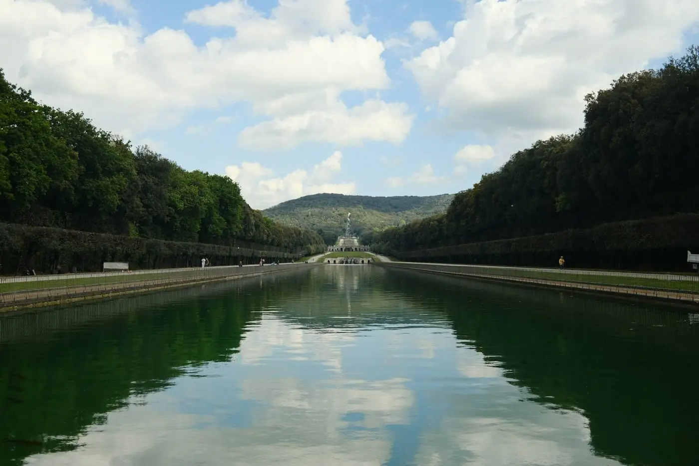 Le vasche del parco della Reggia di Caserta