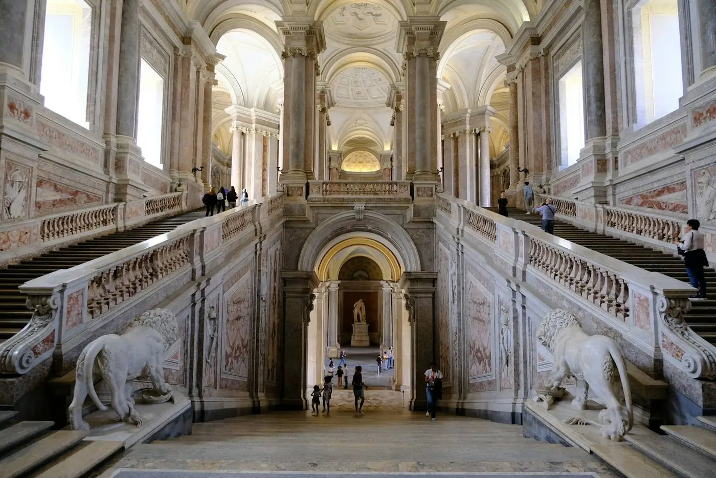 Lo scalone d’onore della Reggia di Caserta