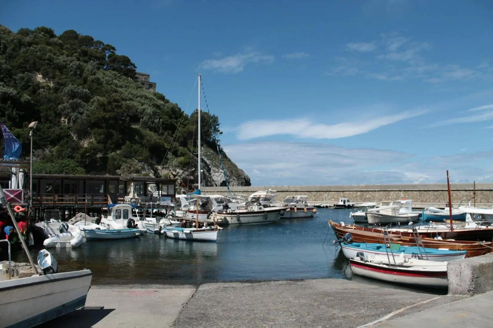 Il porticciolo della Marina della Lobra a Massa Lubrense