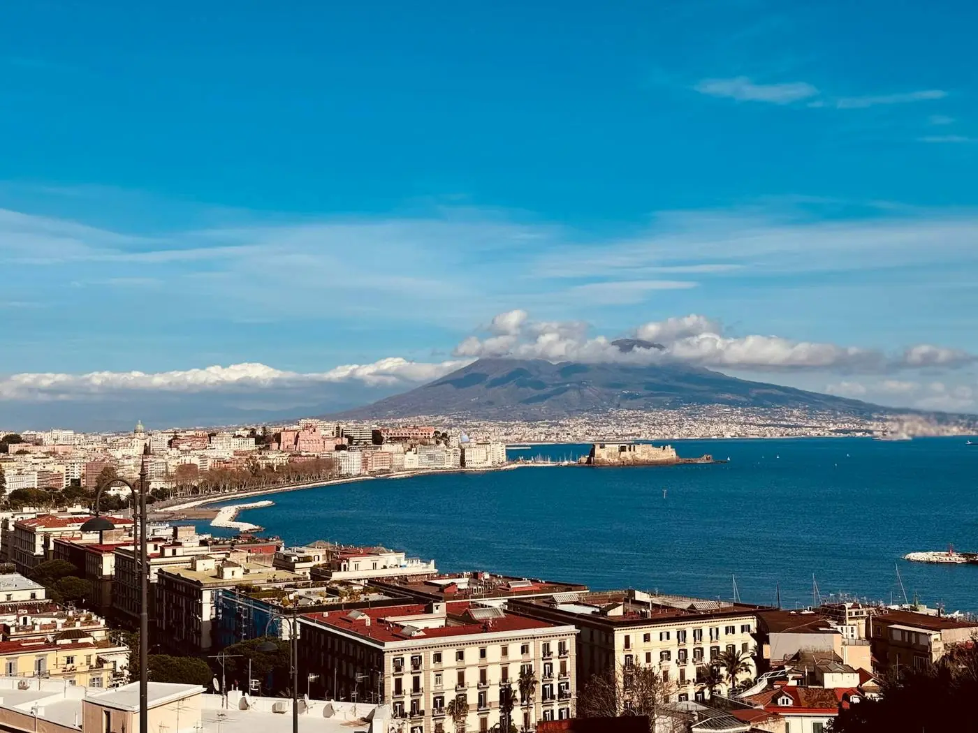 Il golfo di Napoli con il Vesuvio