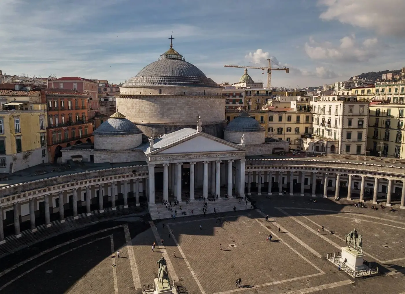 Piazza del Plebiscito a Napoli